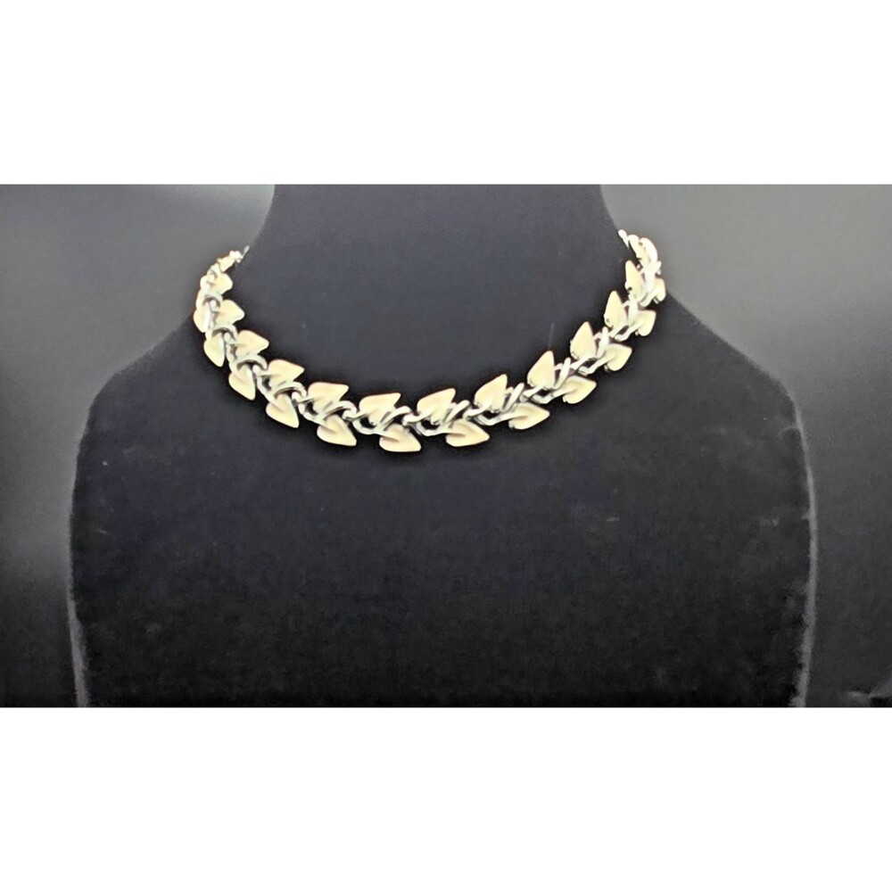 Vintage Signed 1950's Coro Cream Enamel & Silver Tone Linked Leaf Necklace